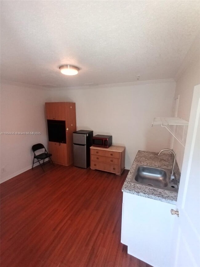 Building Photo - 919 N 19th Ave