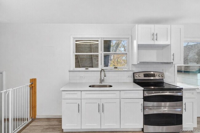 Foto del edificio - 36 Swezey Pl