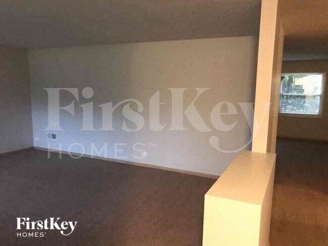 Building Photo - 2543 Oakwood Drive