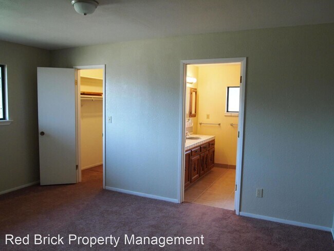 Building Photo - 5 br, 3 bath House - 2521 La Loma Rd.