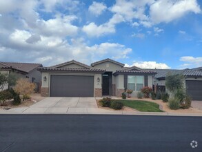 Building Photo - 204 W Green Jade Dr