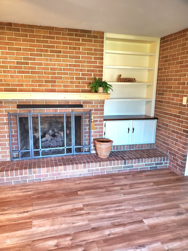 Den with Gas Fireplace - 4000 Navaho Dr