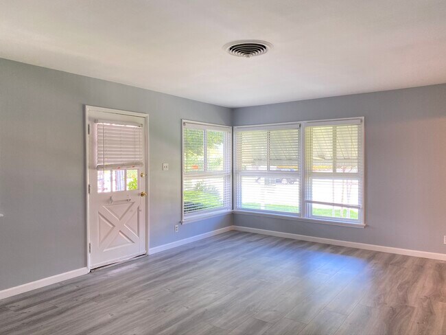 Foto del edificio - 504 N Hollywood Way