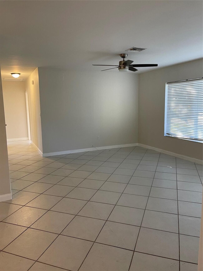 Foto del edificio - 1575 NE 47th St