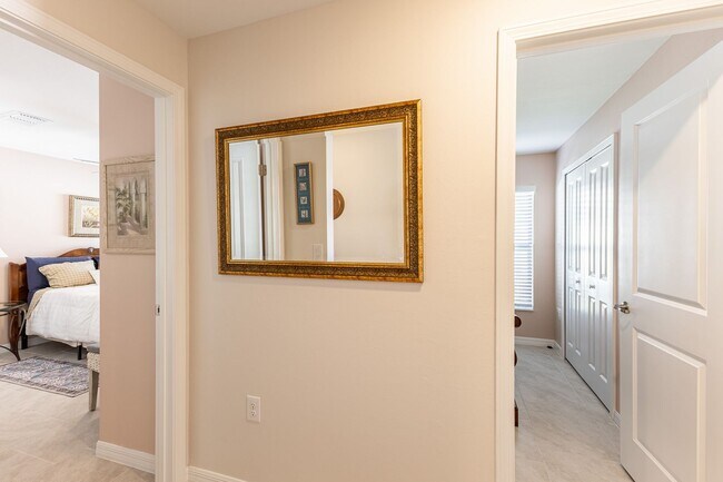 Foto del edificio - Move-In Ready 4-Bedroom Home with Modern Furnishings in Rotonda West