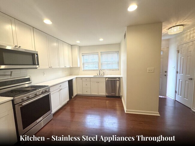 Building Photo - 2030 Mayflower Dr