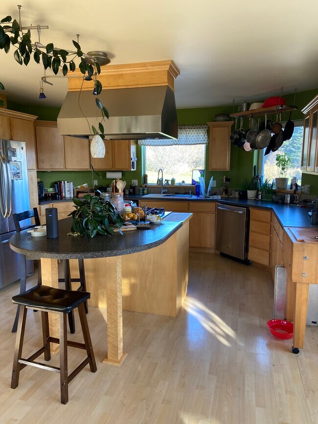 4735 Tamara St, Homer, AK 99603 Townhome Rentals in Homer AK