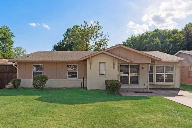 Building Photo - 4319 Birch Dr