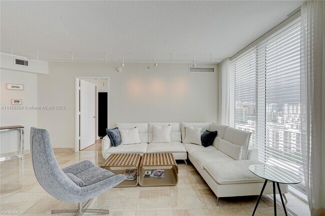 Building Photo - 3 br, 2 bath House - 200 Sunny Isles Blvd ...