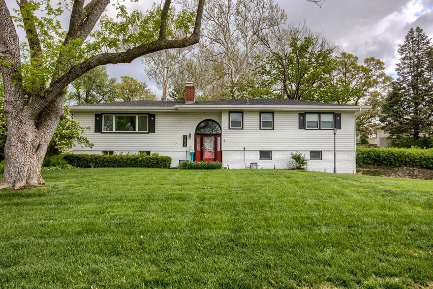 Foto principal - 2825 S 106th St