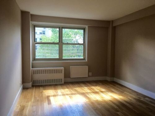 Foto del edificio - 80 Riverdale Ave