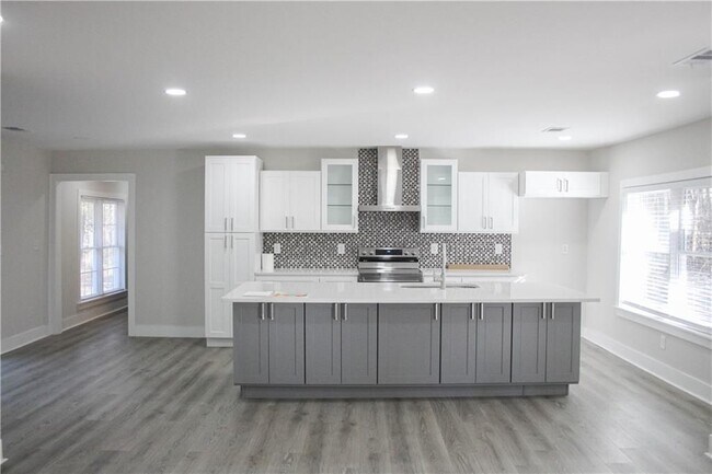 Building Photo - 970 Bates Rd