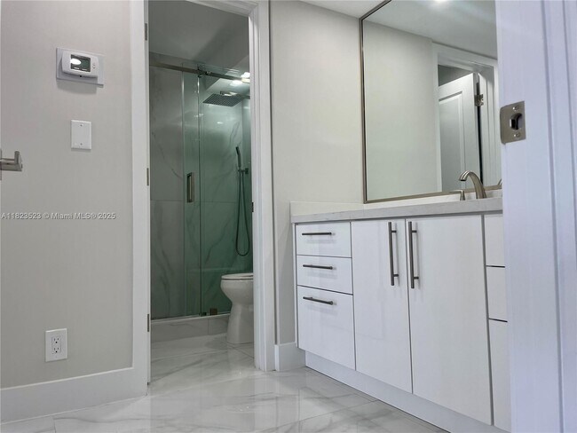Foto del edificio - 3140 S Ocean Dr