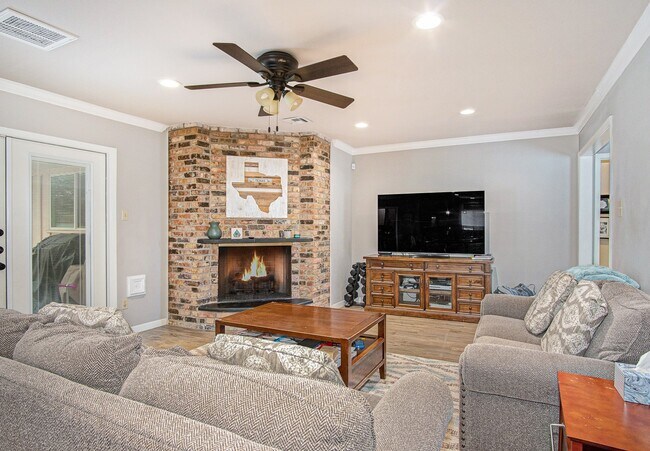Foto del edificio - 614 Bendwood Dr