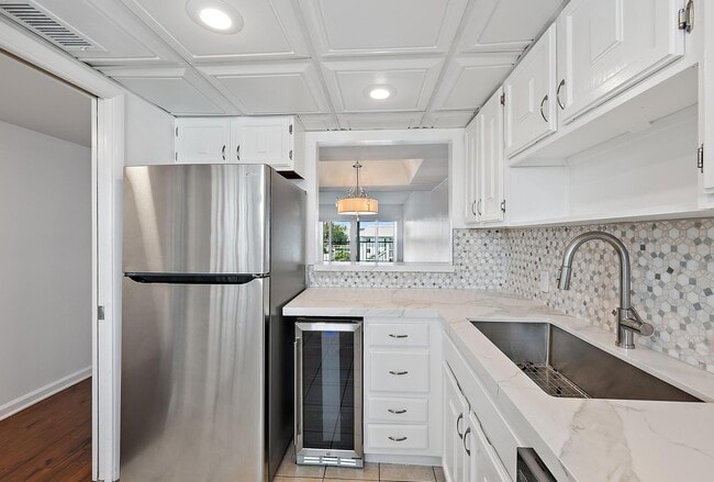 Building Photo - 155 Yacht Club Dr