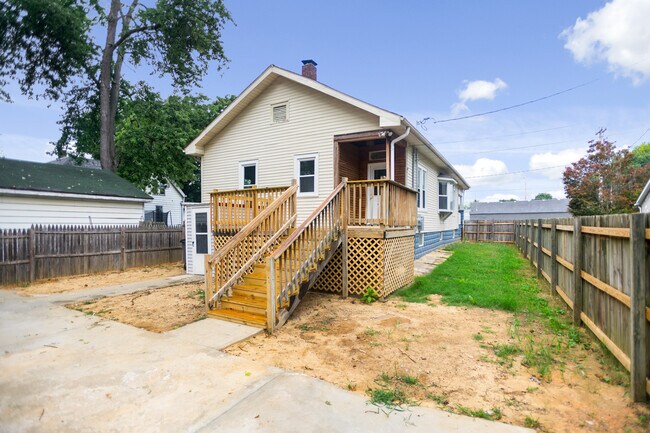 Building Photo - 1319 Stinson Ave
