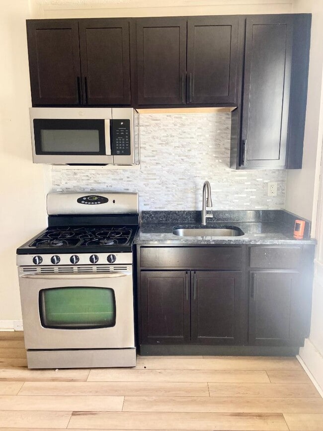 Foto del edificio - 514 N Decker Ave