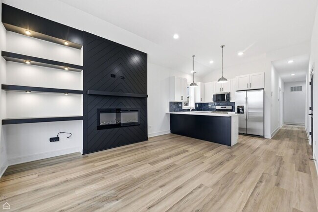 Building Photo - 861 E 63rd Pl