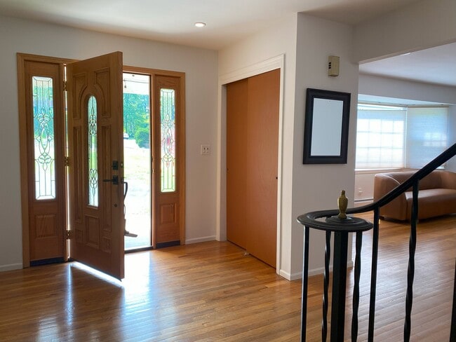 Building Photo - 212 Fort Lee Pl