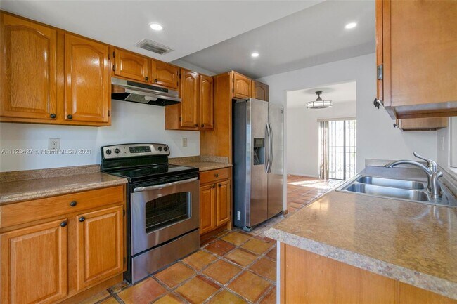 Building Photo - 1271 SW 124th Ct
