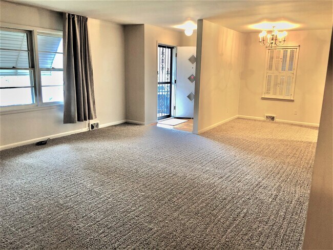 Foto del edificio - 1406 Green Meadow Rd