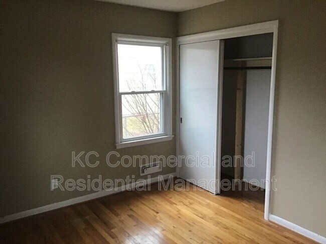 Foto del edificio - 409 E 110th Terrace
