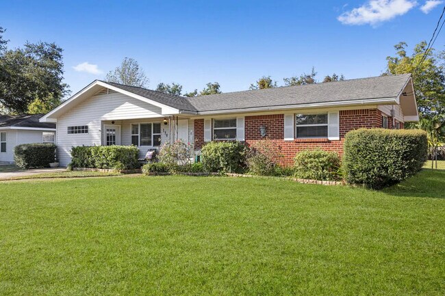 Foto del edificio - 114 Lassere Cir