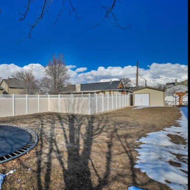 Building Photo - 67 E 300 N
