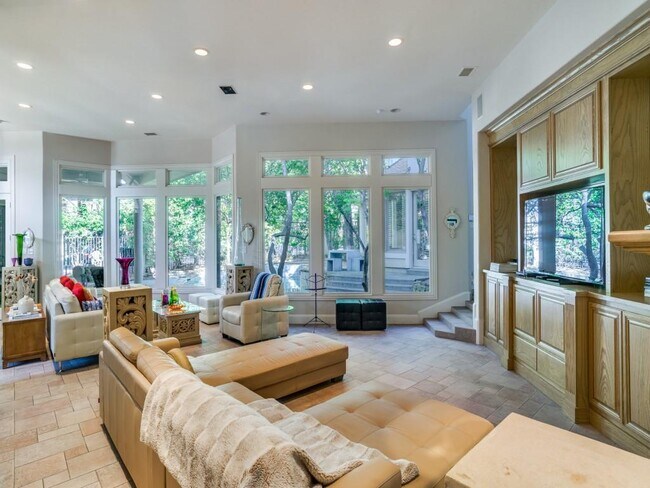 Building Photo - 7111 Hill Forest Dr