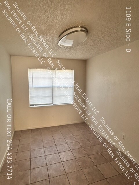 Building Photo - 1109 E Side-D