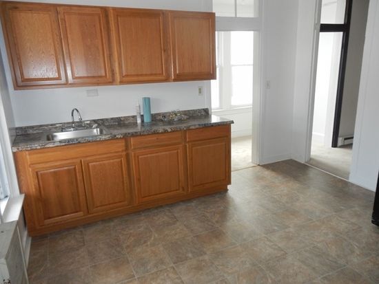 Foto principal - 64 W Main St