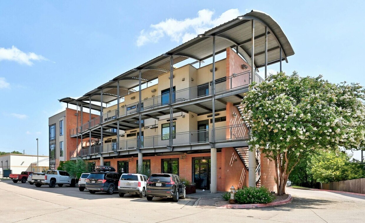 Primary Photo - Exquisite Urban Living in Austin's Prime L...