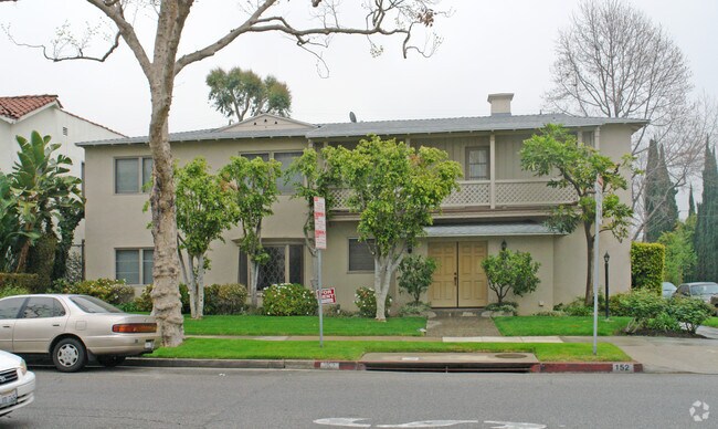 Foto del edificio - 9617 Charleville Blvd