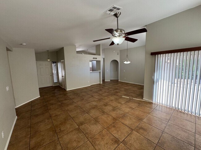 Foto del edificio - 3 Bedroom - 2 Bath - 1515 Sq. Ft. - in Gil...
