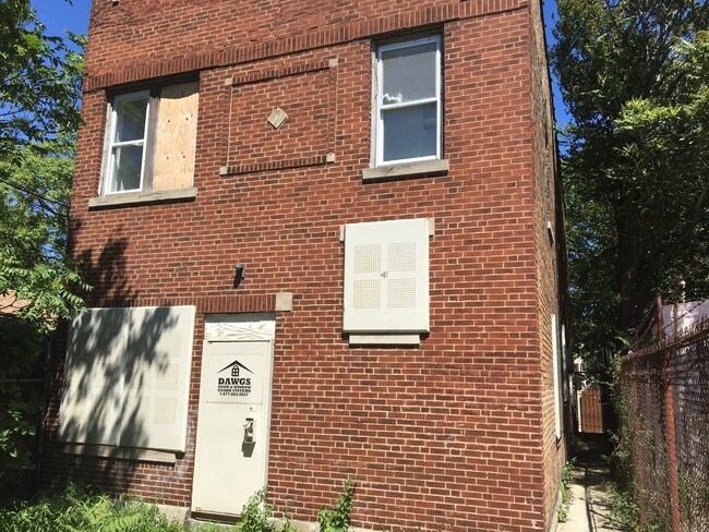 Building Photo - 7351 S Western Ave