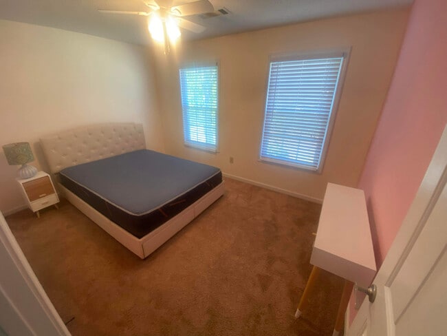 Building Photo - 1848 Stonebrook Way