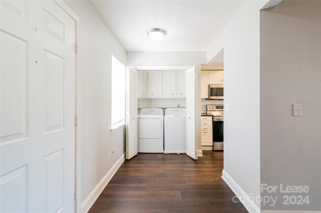 Foto del edificio - 7812 Renaissance Ct