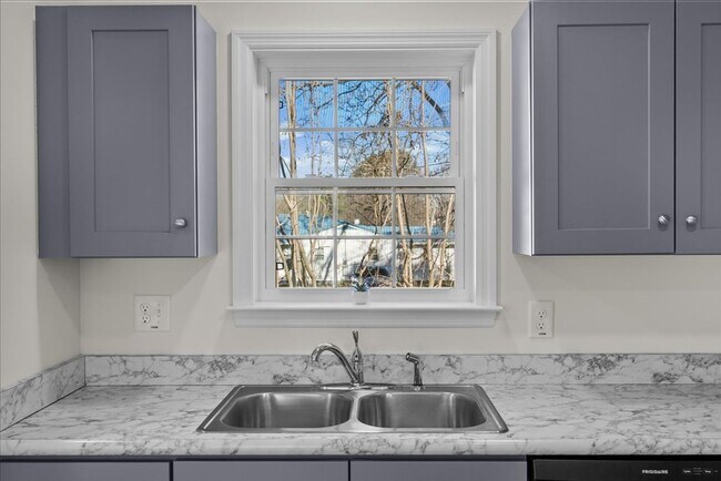 Foto del edificio - The Home You’ve Been Searching For! *Utilities & Furniture can be added with a rental premium.*