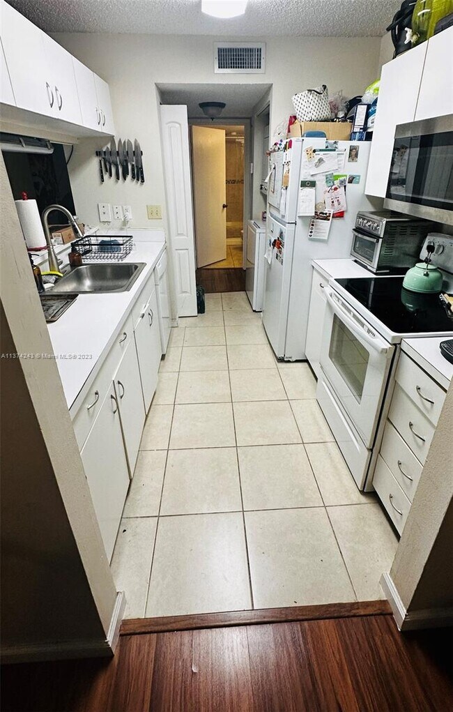 Foto del edificio - 10630 SW 157th Ct