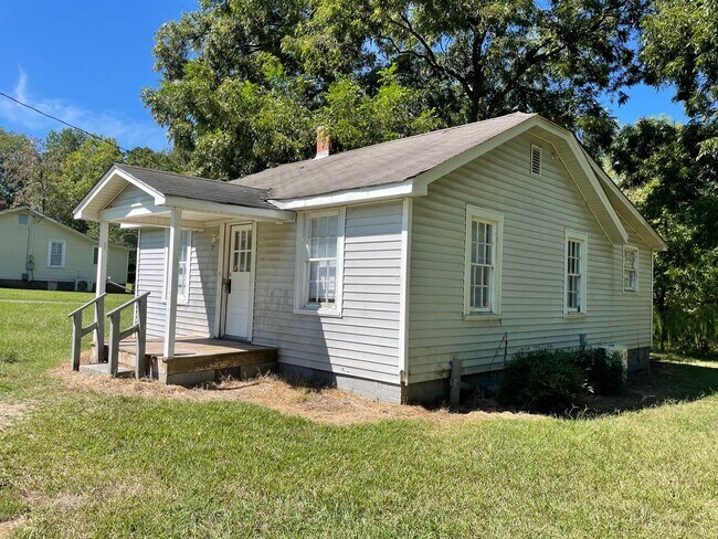 Building Photo - 2 Bed, 1 Bath home located in Troy- $850 M...