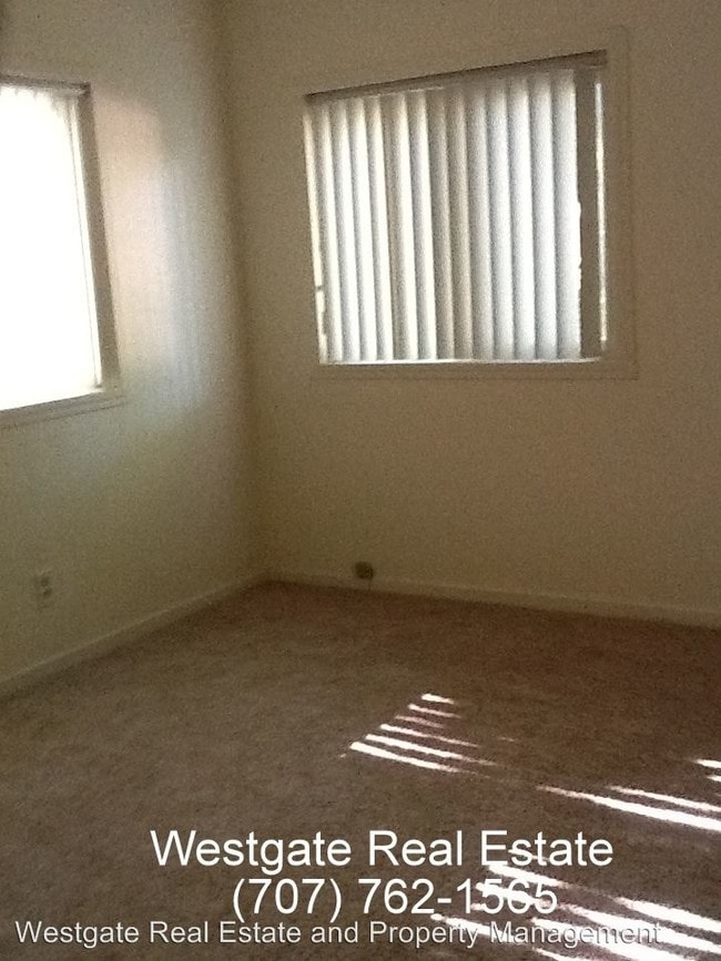Building Photo - 1 Pine Tree Cir