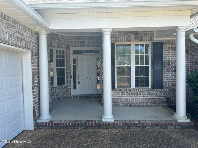Foto del edificio - 1052 Stonebridge Ln