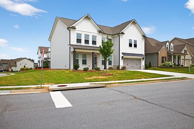 Building Photo - 4407 Silver Oak Dr