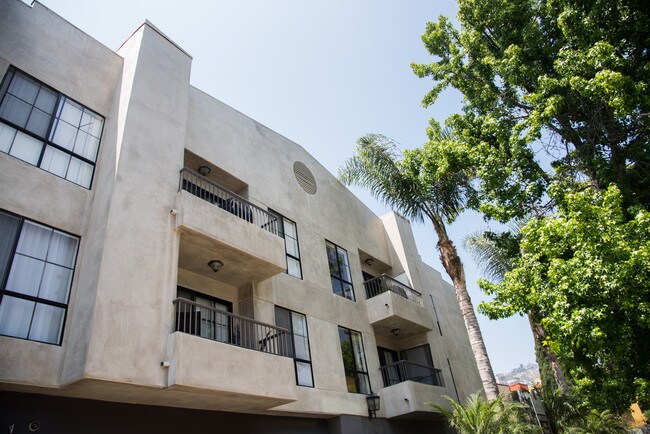 Foto del edificio - 909 N Croft Ave