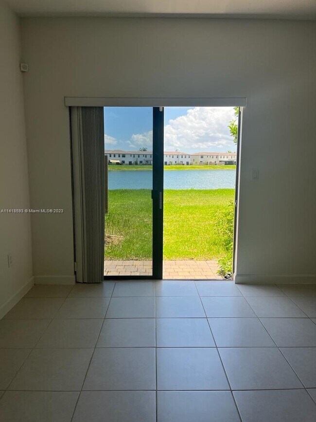 Foto del edificio - 10124 SW 228th Terrace