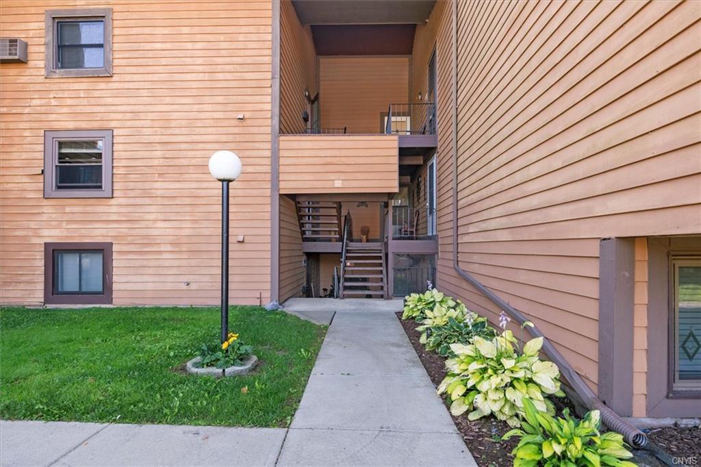Foto principal - 556 Village Blvd N