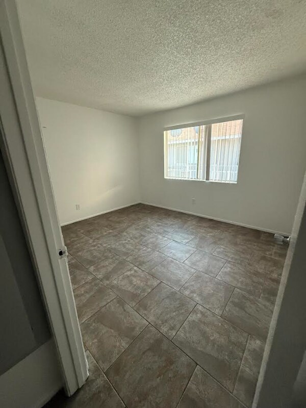 Foto del edificio - 18335 Montezuma St