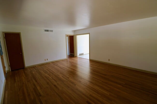 Foto del edificio - 105 E Xavier-