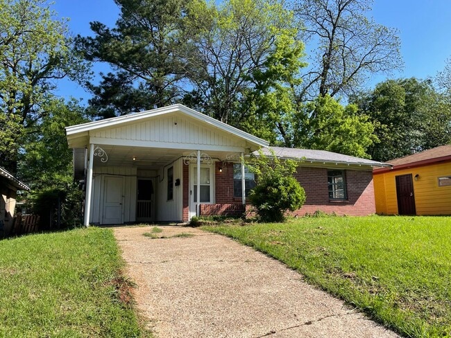 Building Photo - 2 Bedroom Queensborough Home