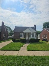 Building Photo - 18255 Oakfield Ave